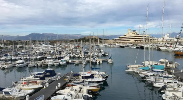 Апартаменты c 1 комнатой Charmant studio vieil Antibes