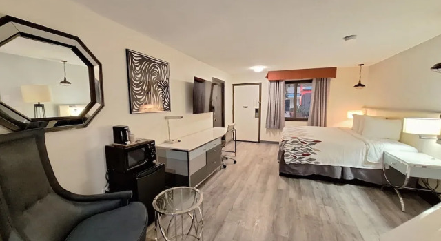 Двухместный номер Standard с видом на озеро Travelodge by Wyndham Indianapolis Speedway