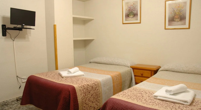 Четырёхместный номер Standard с балконом Hospedium Hotel Plaza Manjón