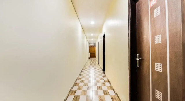 Royal Continental by OYO Rooms