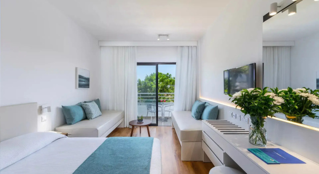 Номер Standard с видом на море Louis Phaethon Beach