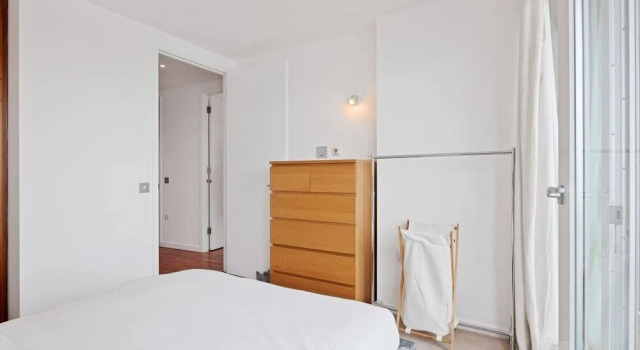 Lovely 1bed W/balcony on the River Thames