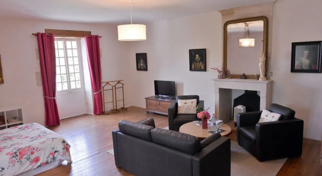 Association Le prieuré Saint Barthélémy, Rezervasyon Otel Azay-le-Brule Poitou-Charentes