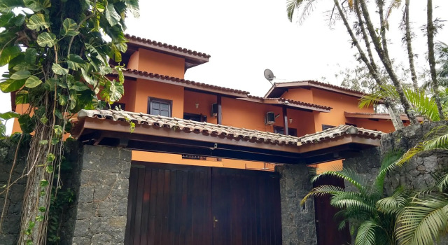 Casa 5 suítes com piscina e churrasqueira, Забронировать Отель Убатуба штат Сан-Паулу