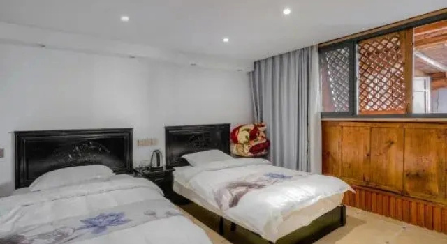 Люкс с 3 комнатами Huadamen Hostel