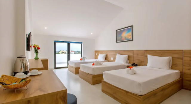 Трёхместный номер Classic с балконом La Serenata Villa Hoi An
