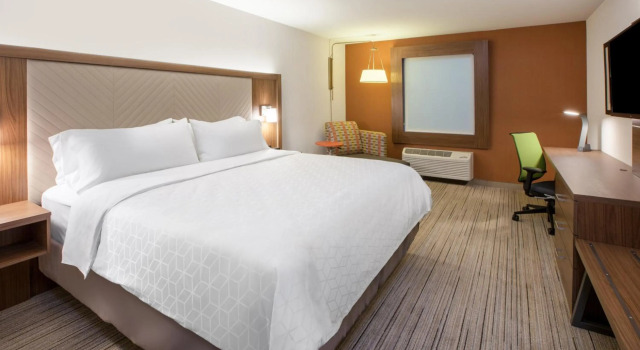 Holiday Inn Express - Brevard by IHG, Забронировать Отель Бревэрд Северная Каролина, рядом с Бревардский колледж