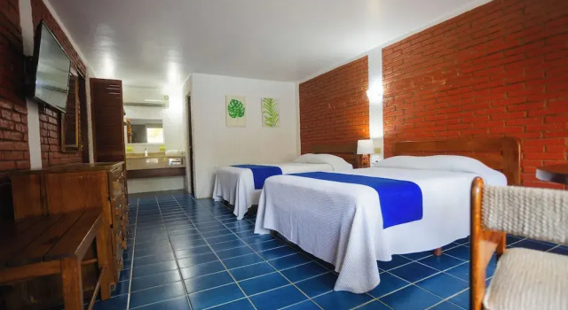 Четырёхместный номер Standard с видом на внутренний двор Hotel Plaza Palmas