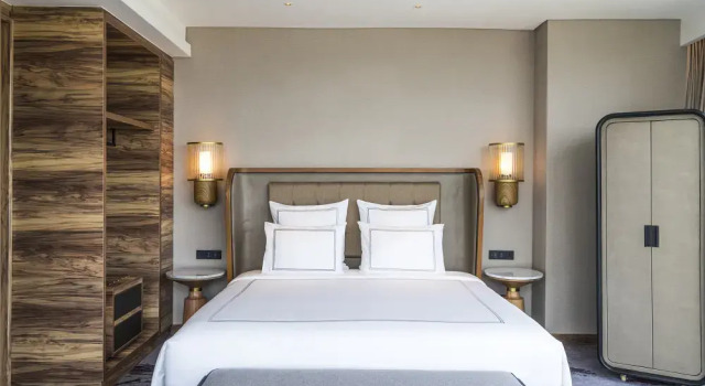 Номер Standard Swissôtel Jakarta PIK Avenue