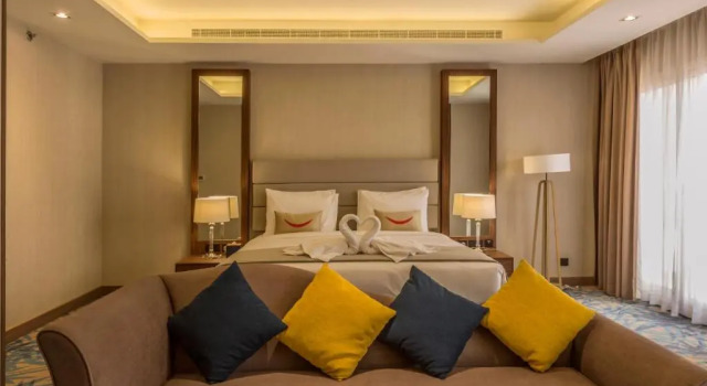 Люкс Presidential MENA Plaza Hotel Albarsha At The Mall