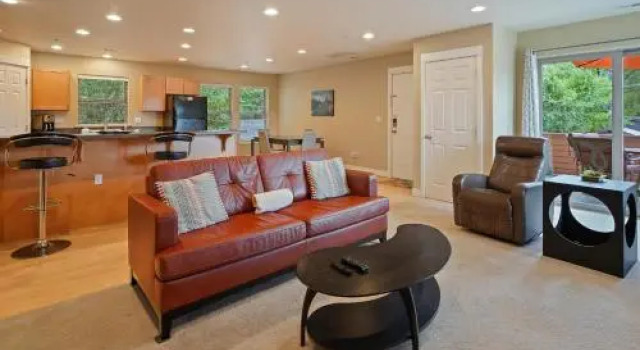 Downtowner-AC-2BR/1BA