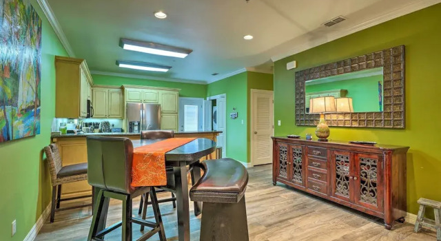 'pacifica' Condo w/ Balcony, Walk To Beach!