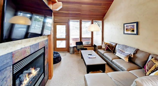 Mountain-view W/ Hot Tub, Across From Lift 2 Bedroom Condo, Забронировать Отель Отели Парк-Сити 4 звезды, рядом с Горнолыжный подъeмник Payday Lift, 4*
