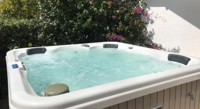 Апартаменты с 2 комнатами Elisa Seaside Luxury Suite Private hot Tub, Beach