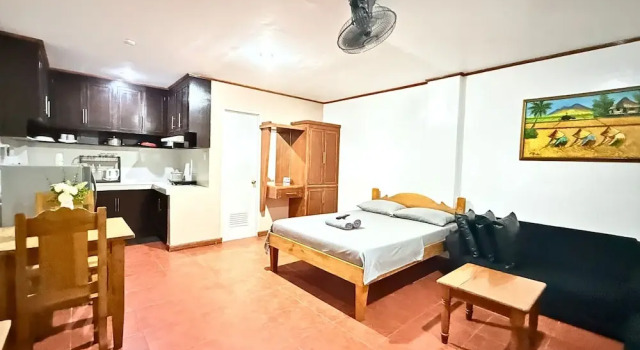 Студия Badladz Staycation Condos