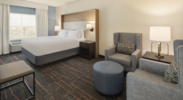 Люкс c 1 комнатой Holiday Inn Hotel & Suites Maple Grove Northwest Minneapolis-Arbor Lakes by IHG