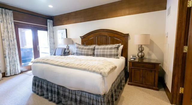 Люкс Luxury One Bedroom with Hot Tub