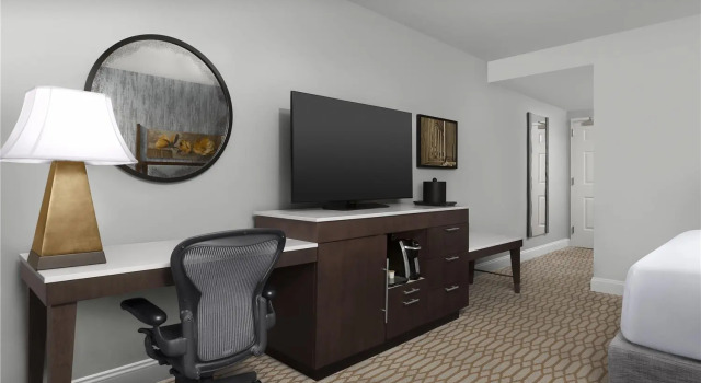 Номер Standard Virginia Crossings Hotel, Tapestry Collection by Hilton