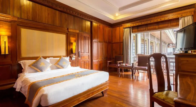 Номер Deluxe Empress Angkor Resort & Spa