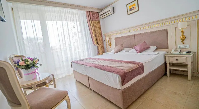 Двухместный номер Superior с балконом Hotel Sulina International