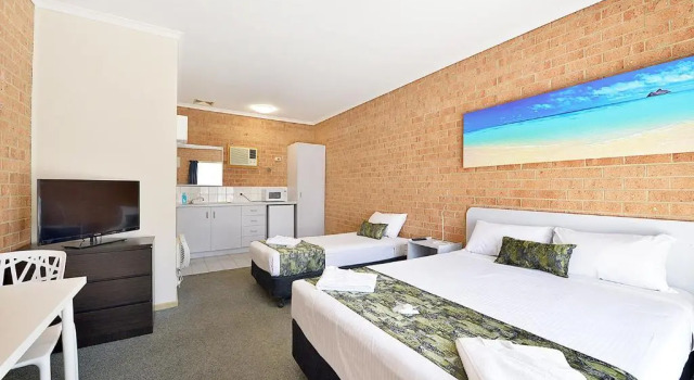 Трёхместный номер Standard Cranbourne Motor Inn