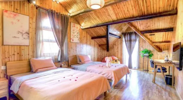 Люкс с 2 комнатами с красивым видом из окна Zhang's Garden Hostel
