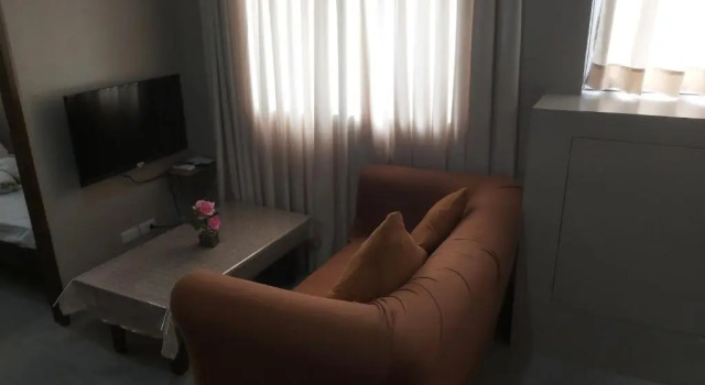 Affordable Tagaytay Monteluce 2 bedrooms with Pool G28, Book Hotel Hoteller i Silang med parkering, Parkering