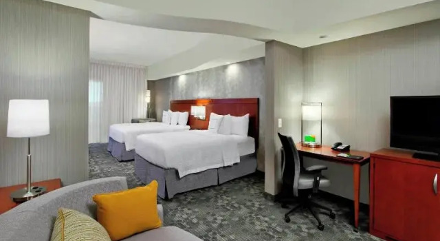 Четырёхместный люкс Executive Courtyard by Marriott Victoria