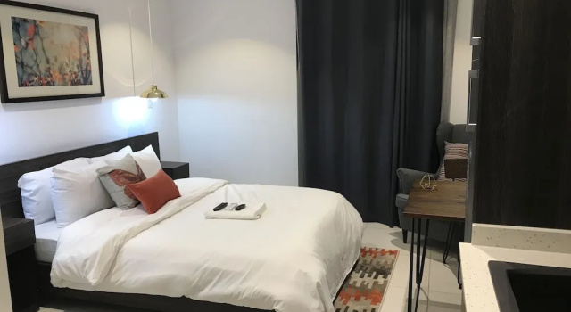 Люкс Embassy Gardens Premier Suites