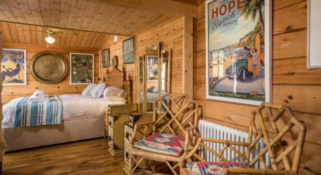 Шале Tolcarne Beach Colonial Restaurant and Rooms