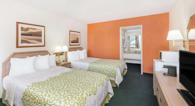 Standard Vierer Zimmer Days Inn by Wyndham Deming