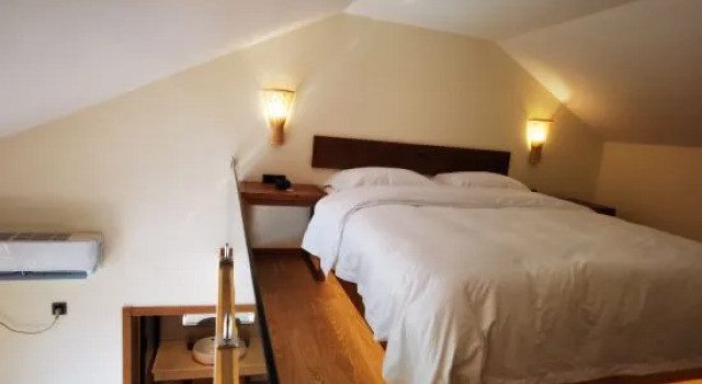Люкс Дуплекс с балконом и с видом на озеро Puzhehei Xianrenju Lake View Homestay