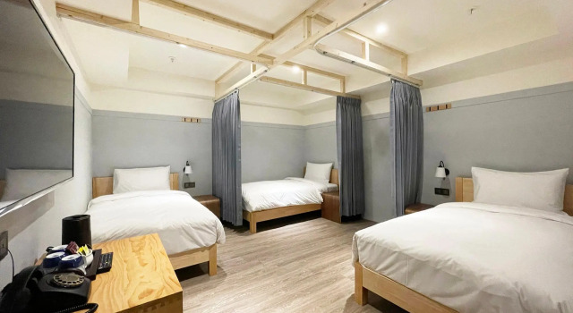 Кровать в общем номере (мужской номер) Green Hotel - Midori