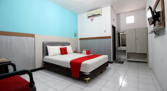 RedDoorz Plus Syariah near Lempuyangan Station 3, Book Hotel Danurejan Yogyakarta