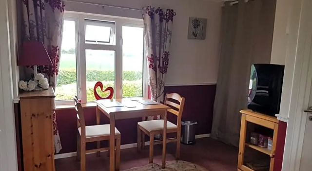 Chimneys Bed  Breakfast, Забронировать Отель Отели Англии с завтраком, Завтраки