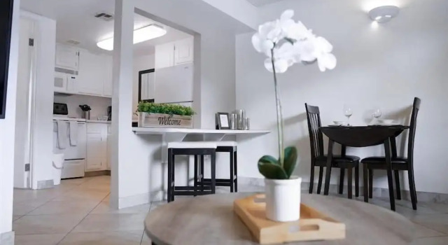 Апартаменты 109 Fully Furnished 1BR Suite-Prime Location! by RedAwning