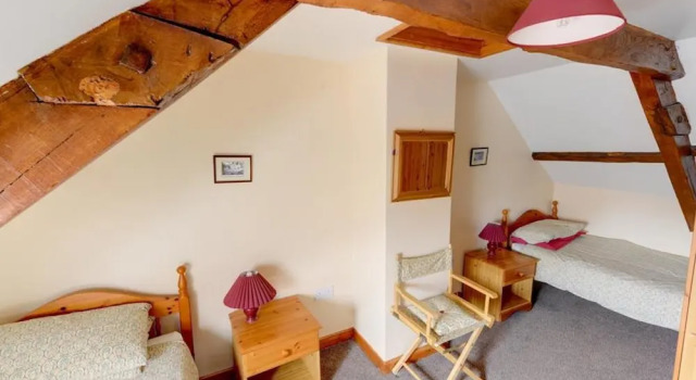 Alluring Holiday Home in Llandovery With Garden, Забронировать Отель Лланфэр-ар-и-брин Южный Уэльс