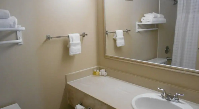 Номер Premium The Governor, a Coast Hotel