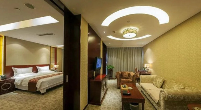 Weifang Oriental Hotel, Rezerwuj Hotel Hotele 4-gwiazdkowe w Weifang, 4*