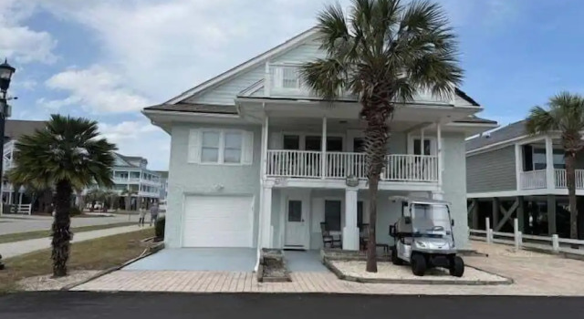 Коттедж The Ocean House 6 Bedroom Home by RedAwning