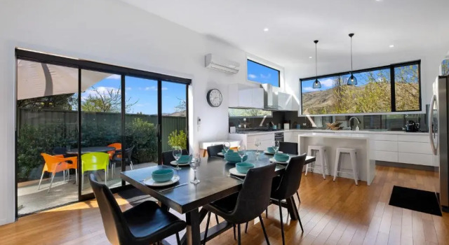Kawerau River Retreat - Cromwell Holiday Home