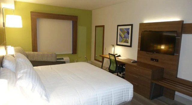 Двухместный номер Deluxe Holiday Inn Express & Suites Brentwood