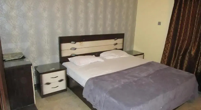 Jilani Guest House, Book Guesthouse Hotels in PECHS with Parking, Parking