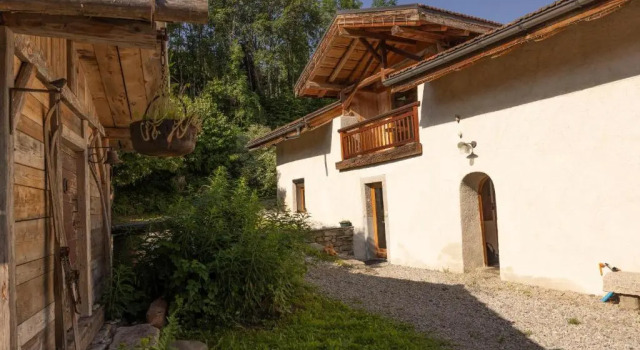 Ferme de Faustine - piscine, Prenota Appartamento Hotel a Alvernia con parcheggio, Parcheggio