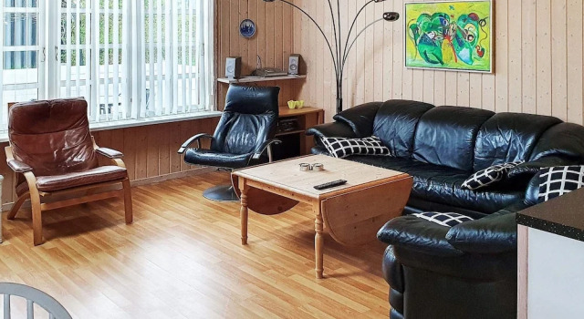 Charming Holiday Home in Frederikshavn Near Beach, Rezervovat Hotel Frederikshavn 