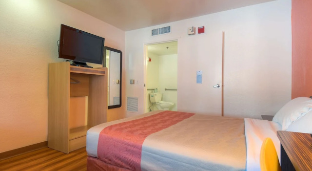Двухместный номер Premium Motel 6-Palm Springs, CA - Downtown