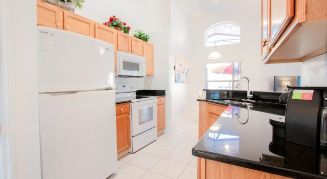 Вилла с 4 комнатами с балконом Berkley Lake Townhomes