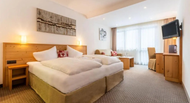 Двухместный номер Standard с балконом и с видом на горы Sporthotel Cristall