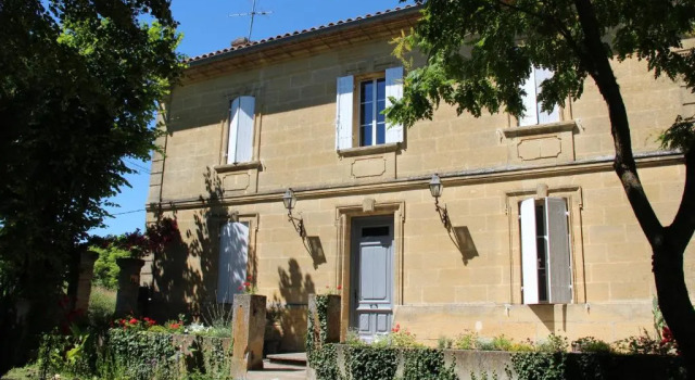 La Maison De..., Prenota Hotel Espiet 