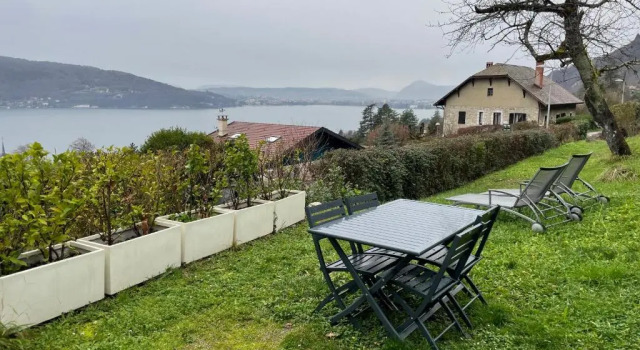 Maisonnette vue panoramique lac d'Annecy, Забронировать Отель Вейрье-дю-Лак Озеро Анси
